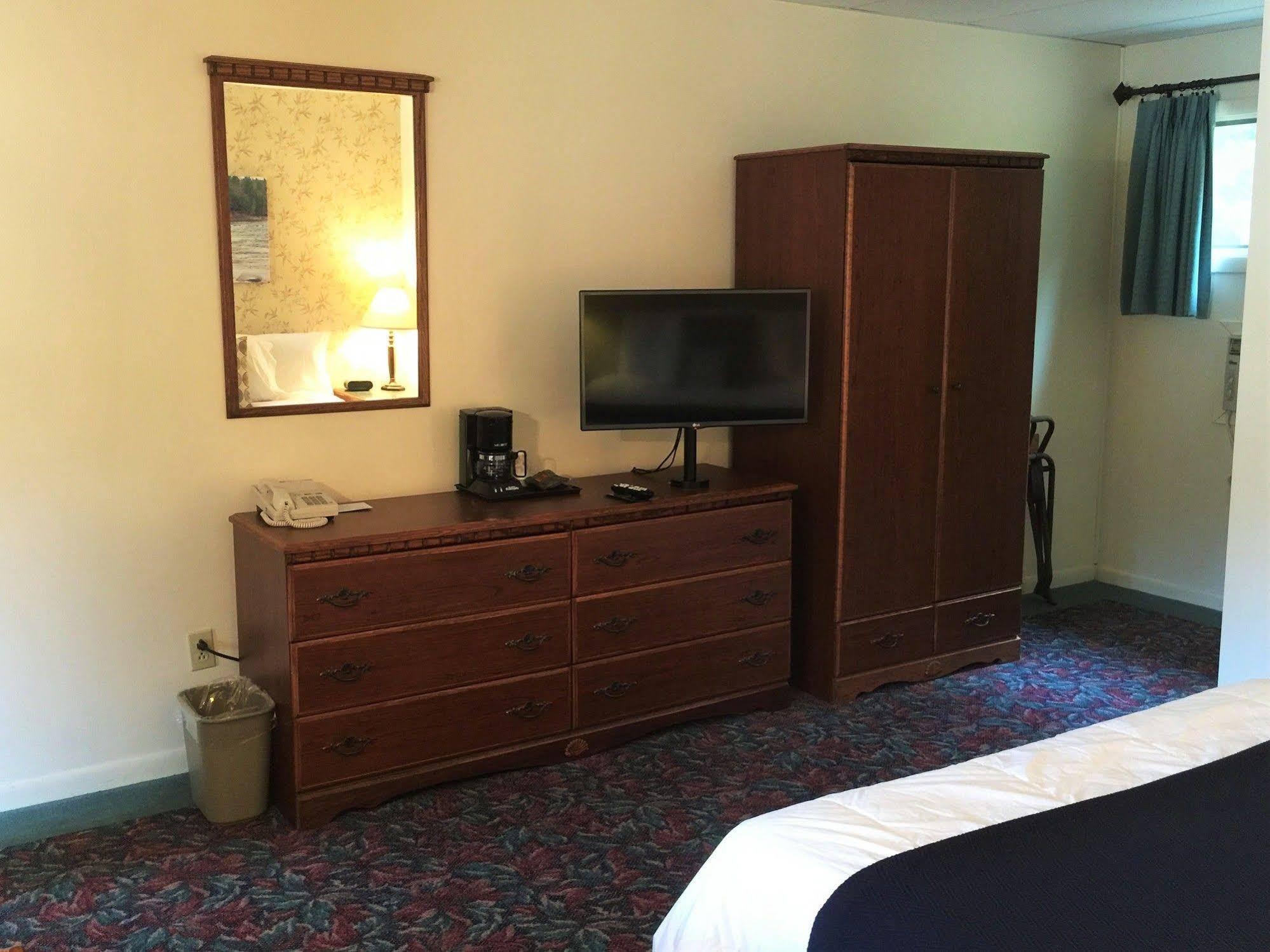 Cedar Motor Inn Marquette Eksteriør bilde