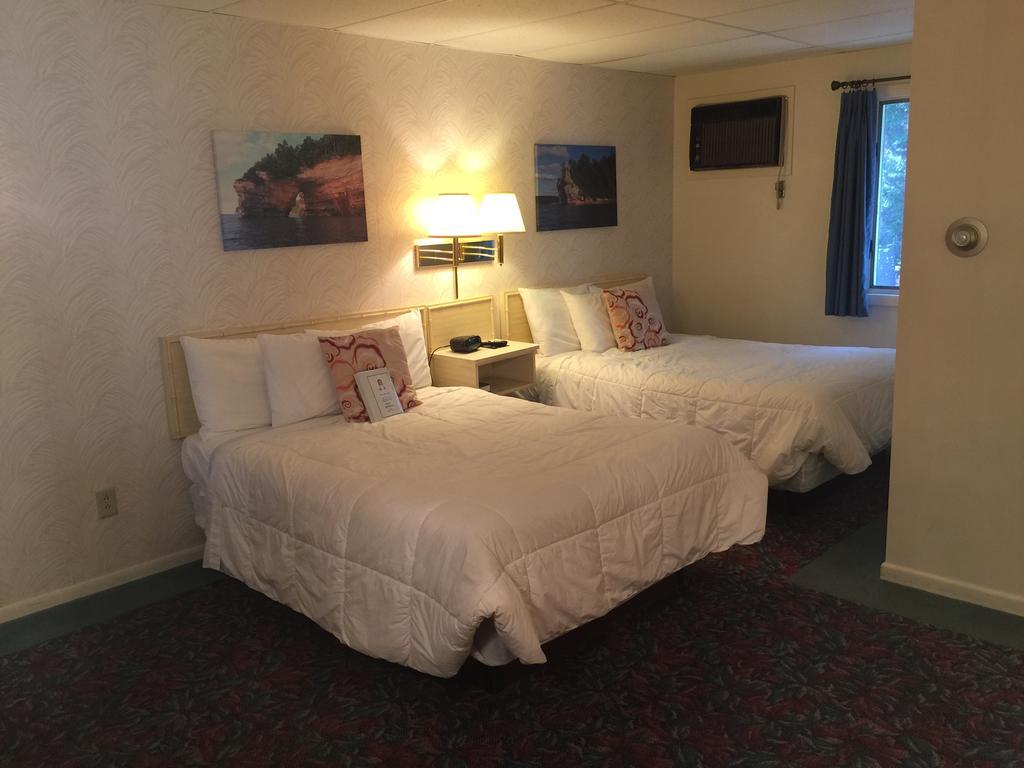 Cedar Motor Inn Marquette Eksteriør bilde