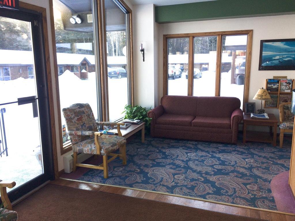 Cedar Motor Inn Marquette Eksteriør bilde