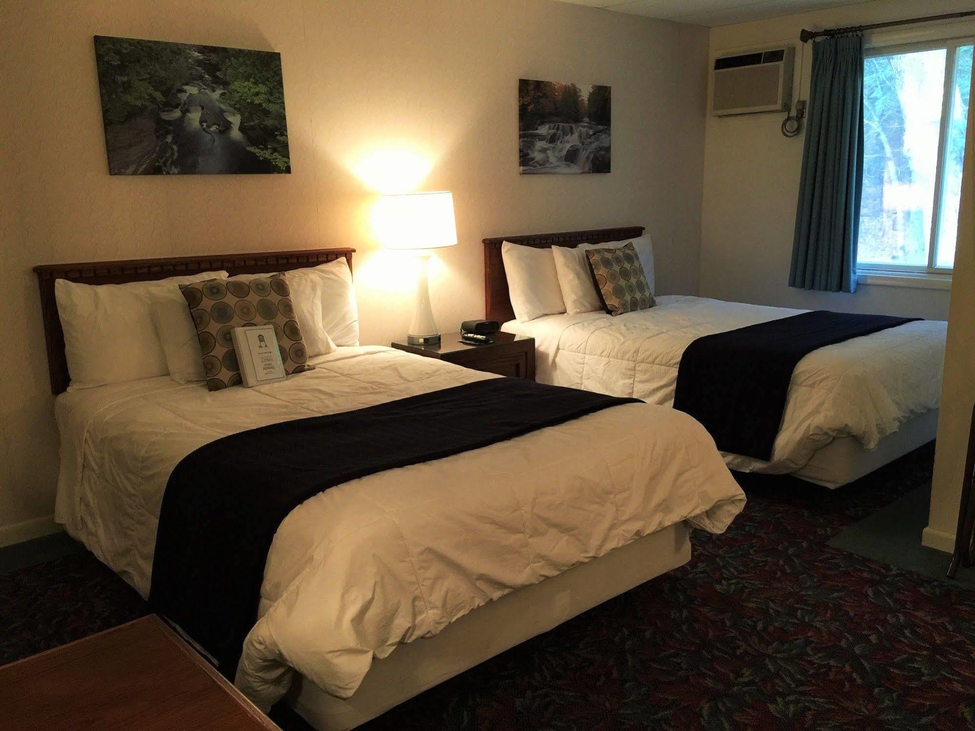 Cedar Motor Inn Marquette Eksteriør bilde