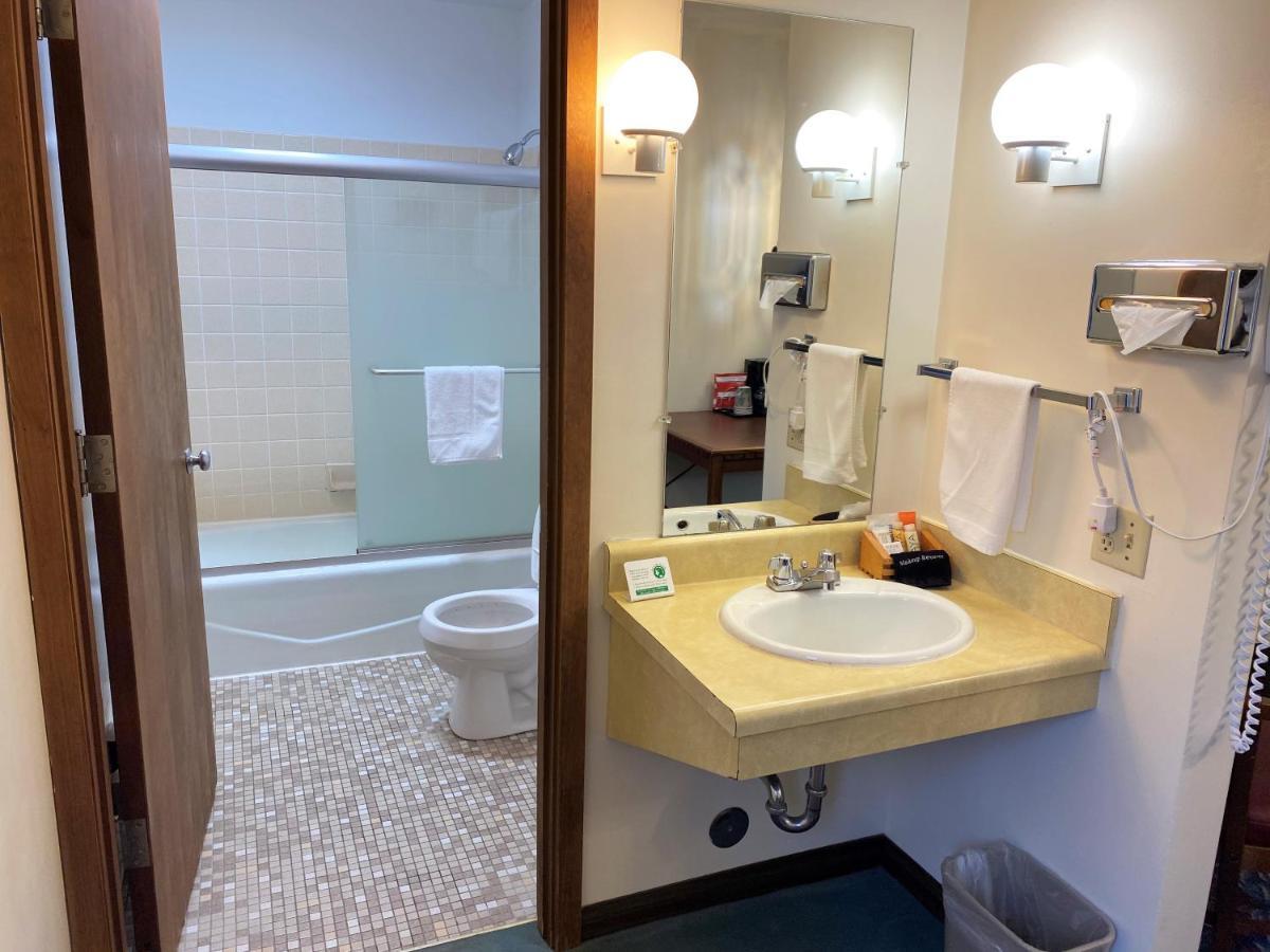 Cedar Motor Inn Marquette Eksteriør bilde
